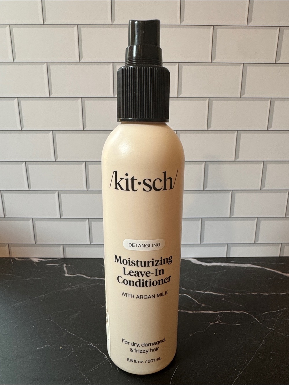 Kitsch Moisturizing Leave-In Conditioner — Cream & Black Spray Bottle